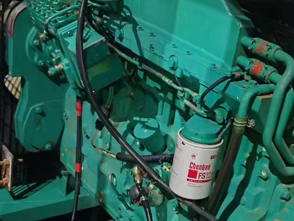 龙湖如何确定新的发电机组控制系统是否与原系统兼容？