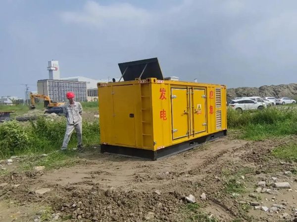 龙湖200KW柴油发电机机组每小时的油耗量受哪些因素影响？