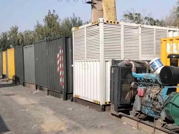 龙湖200KW柴油发电机机组每小时油耗是多少？